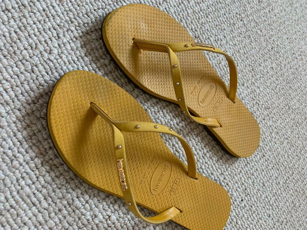 havaianas with studs